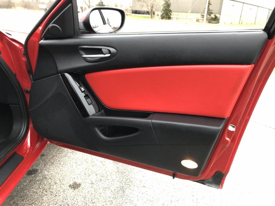Детали интерьера Mazda RX-8 2005 года  (фото 158 из 197)